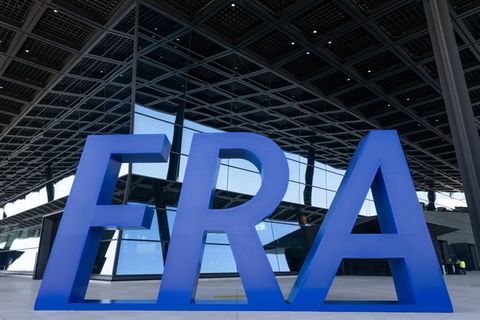 Selfie-Punkt am neuen Frankfurter Terminal 3. Foto: Boris Roessler/dpa