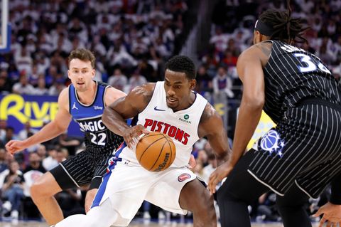 Die Orlando Magic um Franz Wagner (l) mussten den Ausgleich in der Playoff-Serie gegen Detroit hinnehmen. Foto: Duane Burleson/A