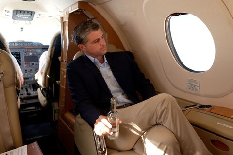 Mit Hilfe eines Privatjet-Brokers hat sich Unternehmer Julien Backhaus für einen Tag einen Privatjet organisiert.