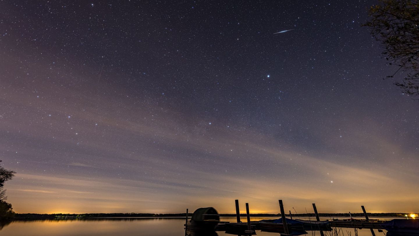 Etwa 20 Sternschnuppen pro Stunde waren am Himmel unterwegs. Foto: Frank Hammerschmidt/dpa