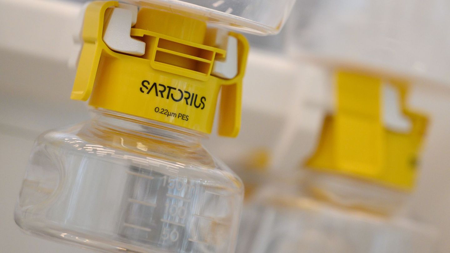 Beim Laborausrüster Sartorius steigt der Umsatz. (Archivbild) Foto: Swen Pförtner/dpa