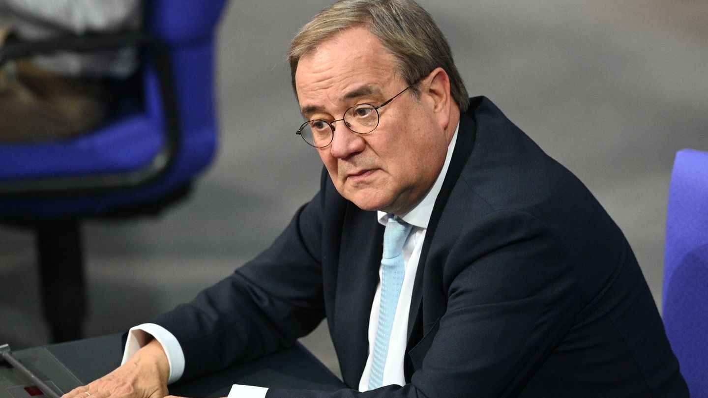 Für Laschet ist der Schah-Sohn ein "abgewogener Mensch". (Archivbild) Foto: Niklas Graeber/dpa