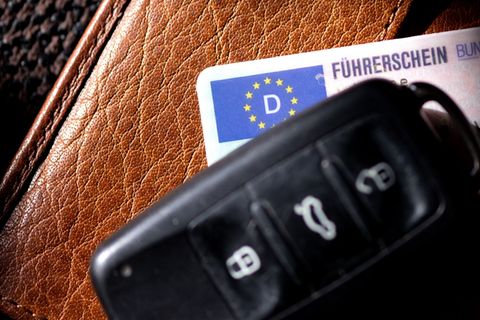 Die Polizei beschlagnahmt den Autoschlüssel des Mannes. (Symbolbild) Foto: Sven Hoppe/dpa/dpa-tmn