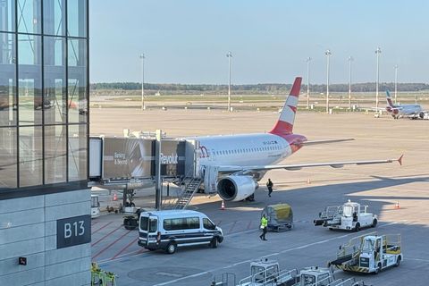 In der Maschine vom Typ A320 der Austrian Airlines hat ein Abschiebehäftling randaliert. Foto: --/dpa