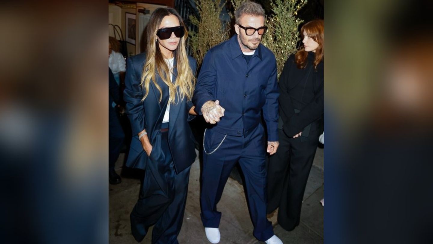 Victoria und David Beckham verlassen ein Restaurant in New York City.
