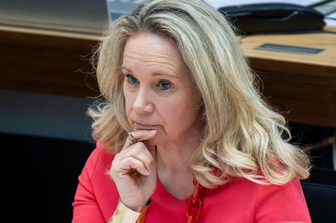 Berlins Kultursenatorin Sarah Wedl-Wilson (parteilos) ist wegen der umstrittenen Vergabe von Fördermitteln an Projekte gegen Ant