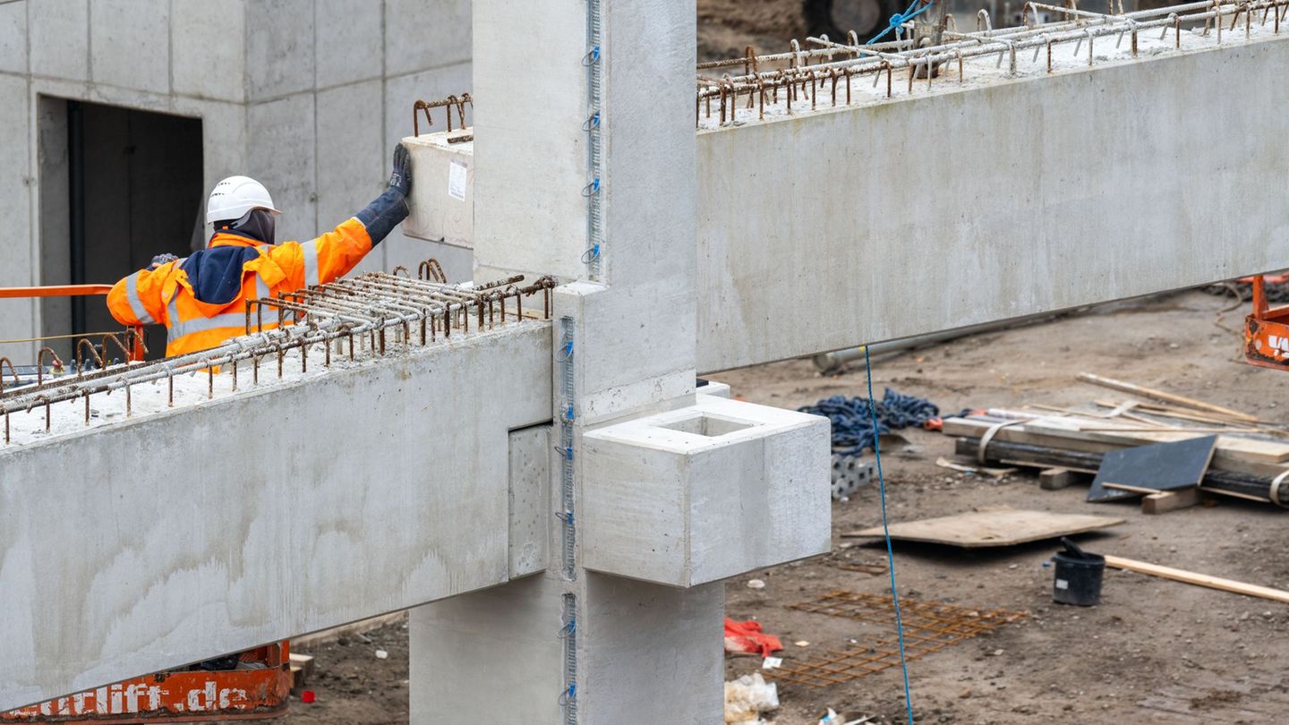 Mindestens 14,68 Euro müssen Unternehmen, die öffentliche Aufträge erhalten, ihren Mitarbeitern künftig zahlen. (Symbolbild) Fot