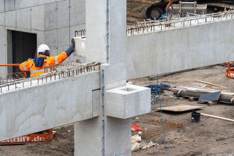Mindestens 14,68 Euro müssen Unternehmen, die öffentliche Aufträge erhalten, ihren Mitarbeitern künftig zahlen. (Symbolbild) Fot
