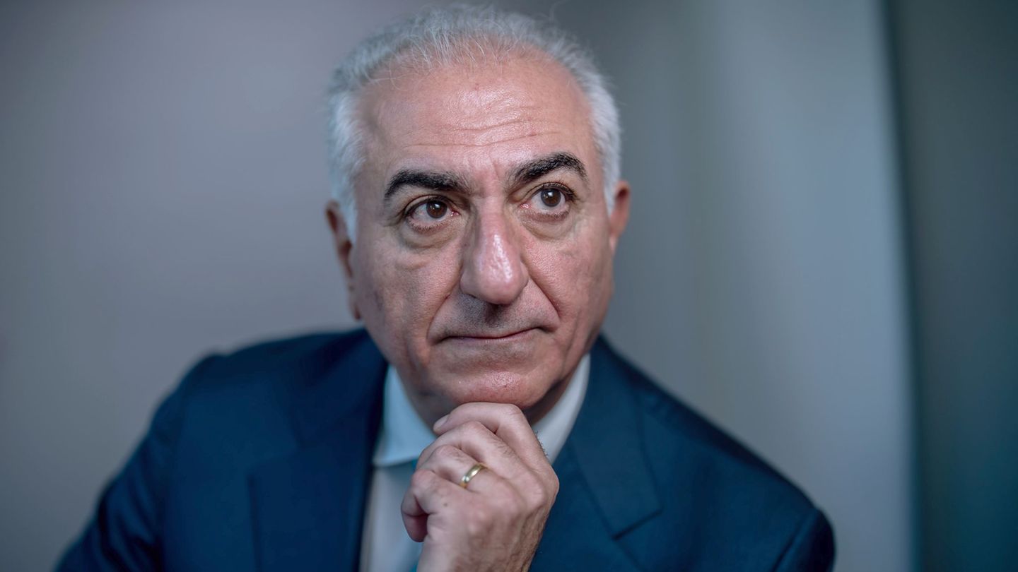 Reza Pahlavi, der Sohn des Iranischen Schah, besucht Berlin. Foto: Michael Kappeler/dpa