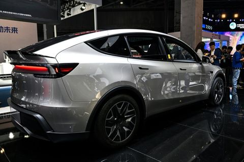 Ein Model Y auf einer Messe in China im November 2025