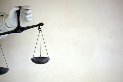 Waagschalen der Justitia