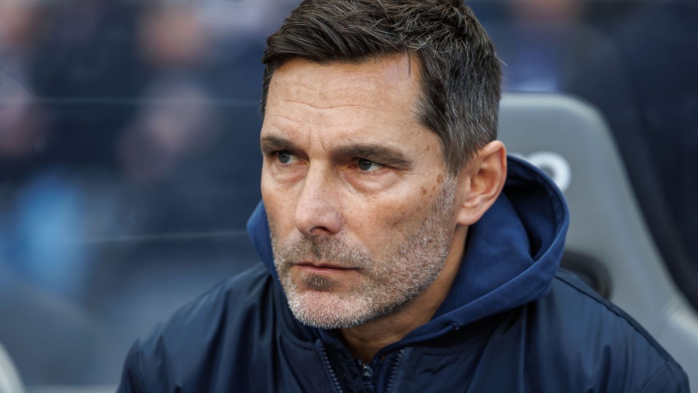 Trotz verpasstem Aufstieg: Stefan Leitl bleibt auch nächste Saison Trainer von Hertha BSC. (Archivbild) Foto: Andreas Gora/dpa