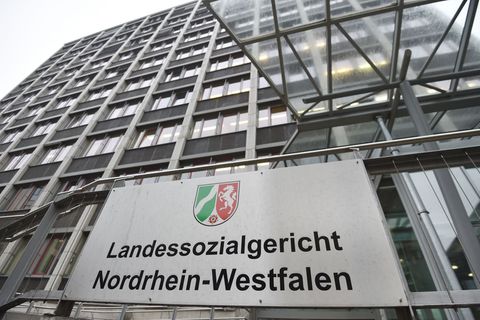 Lange KI-Schriftsätze bringen NRW-Sozialrichter an die Grenzen, berichtet das Landessozialgericht in Essen. Foto: Caroline Seide