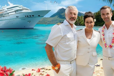 Meist schippert das "Traumschiff"-Team (v.l.) Staff-Kapitän Martin Grimm (Daniel Morgenroth), Hanna Liebhold (Barbara Wussow)