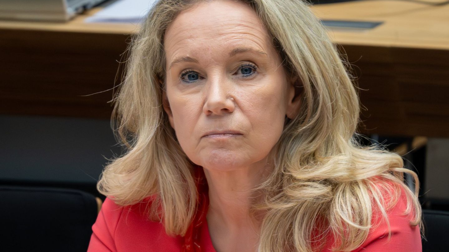 Geld gegen Antisemitismus: Kultursenatorin wegen Rechnungshofberichts unter Druck