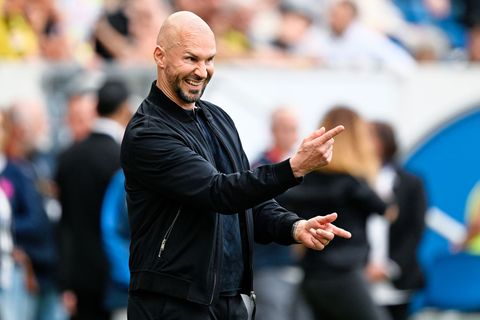 In Hamburg gefordert: Hoffenheims Trainer Christian Ilzer. (Archivbild) Foto: Uwe Anspach/dpa