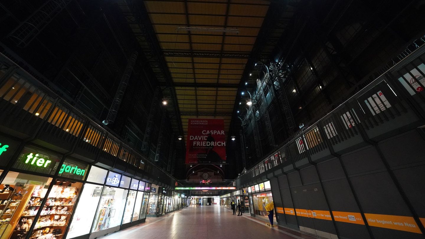 Kriminalität: Einbrecher wird mit über 300 Souvenirs festgenommen