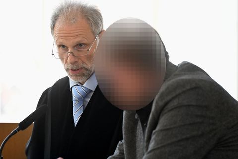 Der Fahrer des Unfallwagens (rechts) wurde vom Amtsgericht Esslingen wegen fahrlässiger Tötung verurteilt. Foto: Bernd Weißbrod/