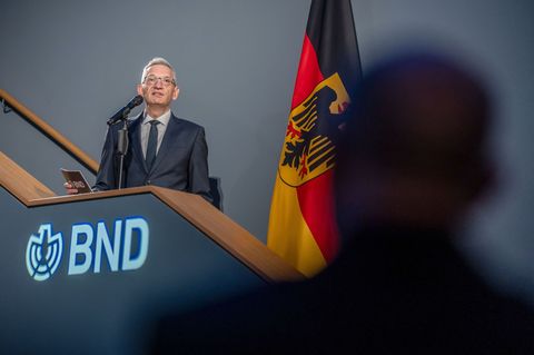 Der Präsident des Bundesnachrichtendienstes, Martin Jäger, will den BND zu einer schlagkräftigen Abwehreinheit gegen Angriffe au