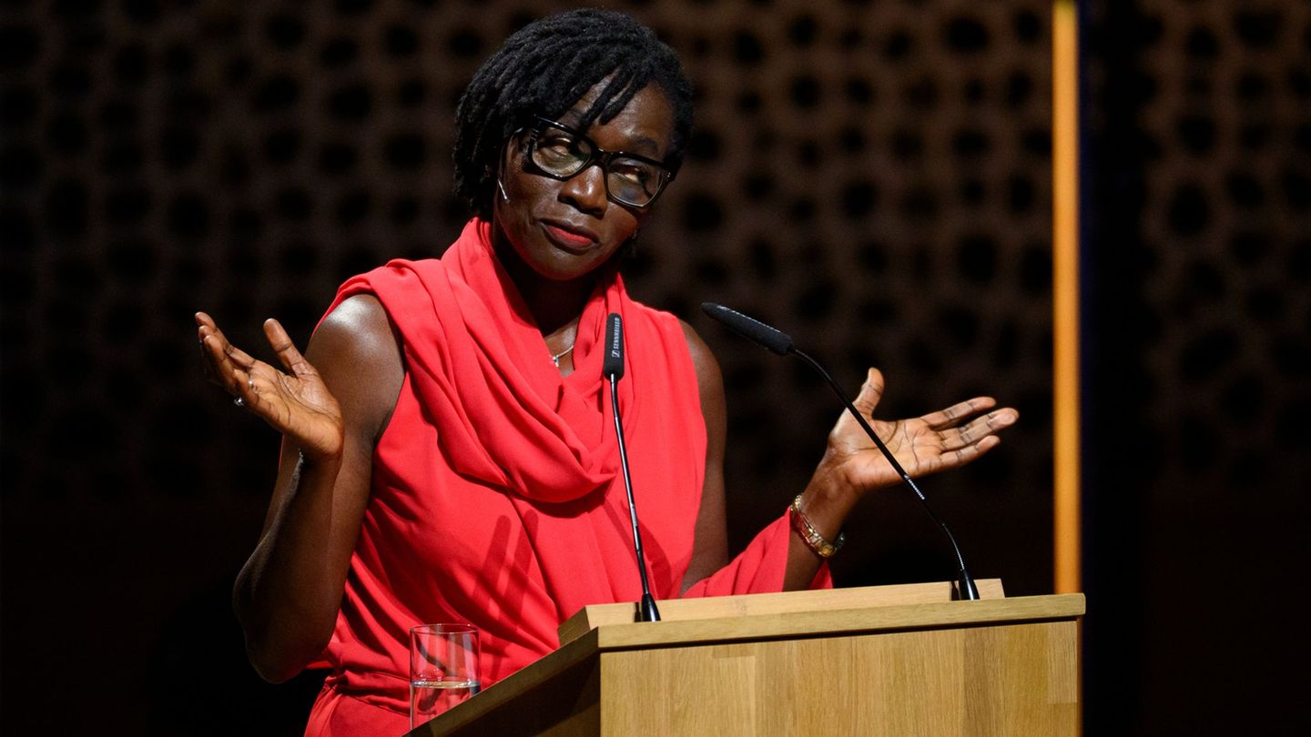 Weltgrößte Industrieschau: Auma Obama warnt vor zu schnellem KI-Einsatz