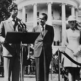 Britische Royals: König Charles 1970 als Prinz vor dem Weißen Haus