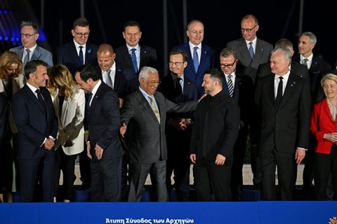 Selenskyj im Kreis von EU-Staats- und Regierungschefs