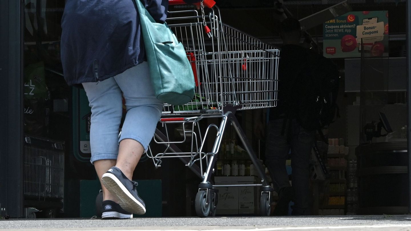 Lebensmittel: Wegen Bakterien: Rewe Dortmund ruft Wurst zurück