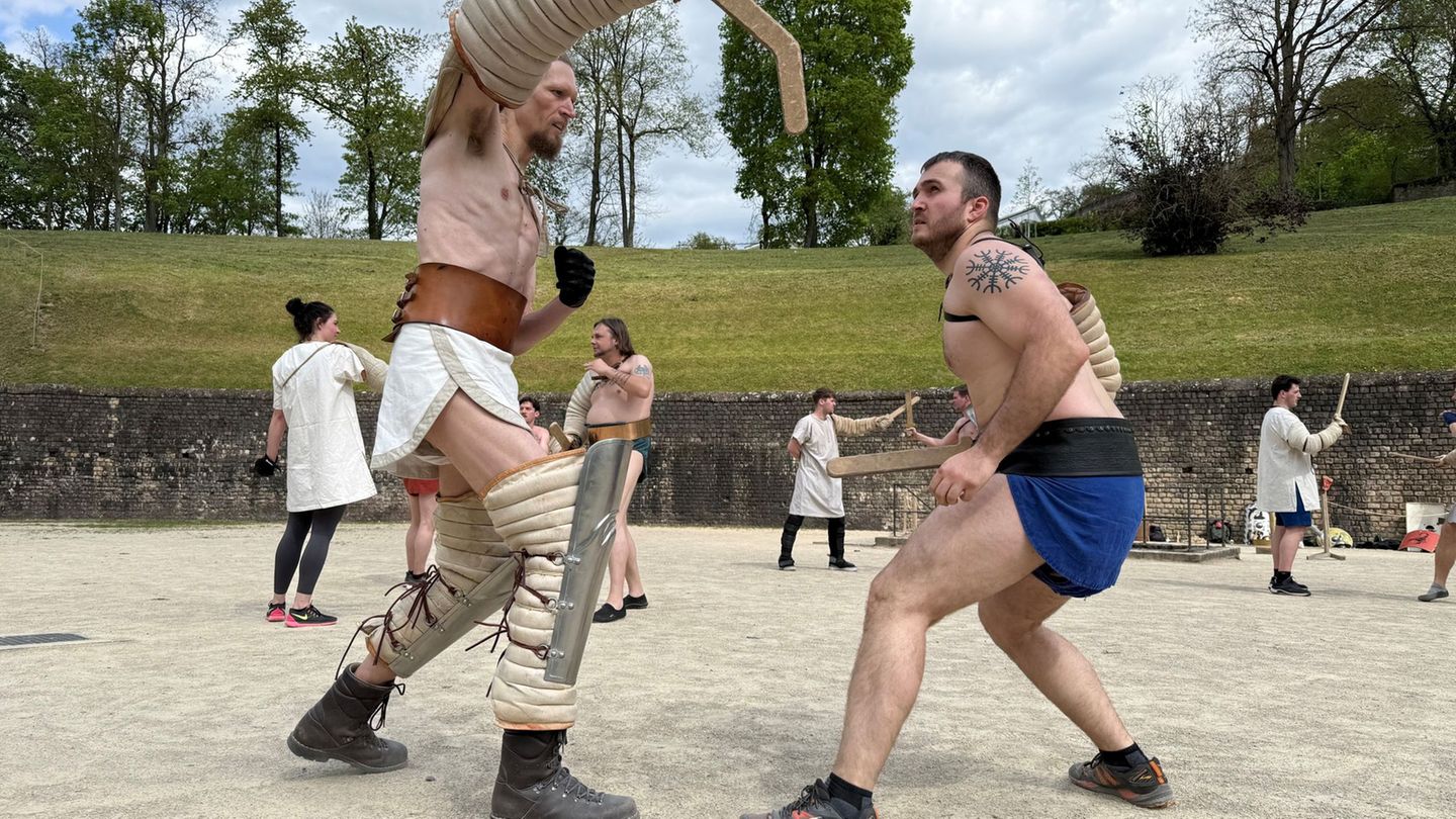 Mehr als 50 Schüler zählt die Gladiatorenschule Trier. (Archivbild) Foto: Birgit Reichert/dpa