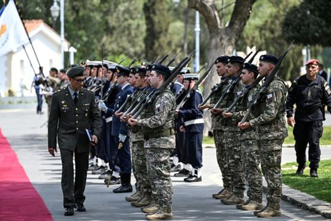 Empfangsgarde für EU-Staats- und Regierungschefs