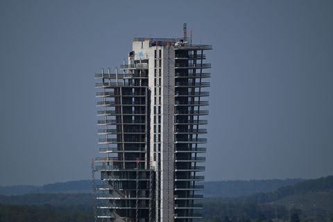 Baden-Württembergs geplantes höchstes Wohngebäude wartet auf die Fertigstellung. (Foto-Produktion) Foto: Marijan Murat/dpa