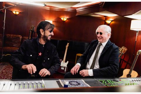 Die Arbeit an "Look Up" mit T Bone Burnett machte dem Ex-Beatle Ringo Starr (links) so viel Spaß, dass er jetzt nachlegt. Foto: