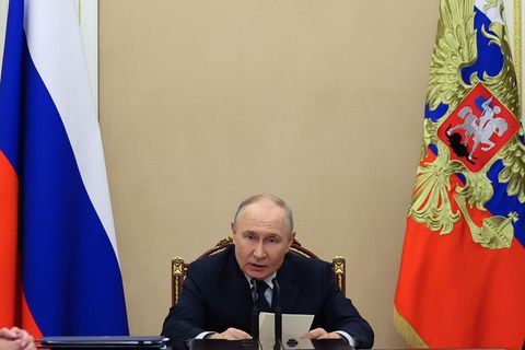 Kremlchef Putin fordert von der Regierung Maßnahmen zum Ankurbeln der mauen Wirtschaft. (Archivbild) Foto: Alexander Kazakov/Poo
