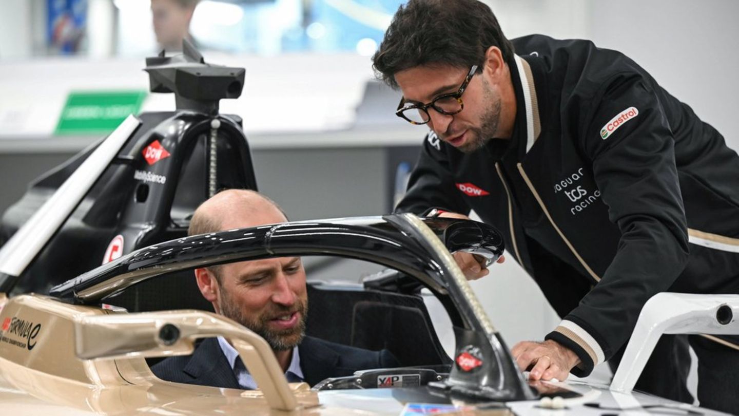 Prinz William: Royal steigt in Formel-E-Auto ein