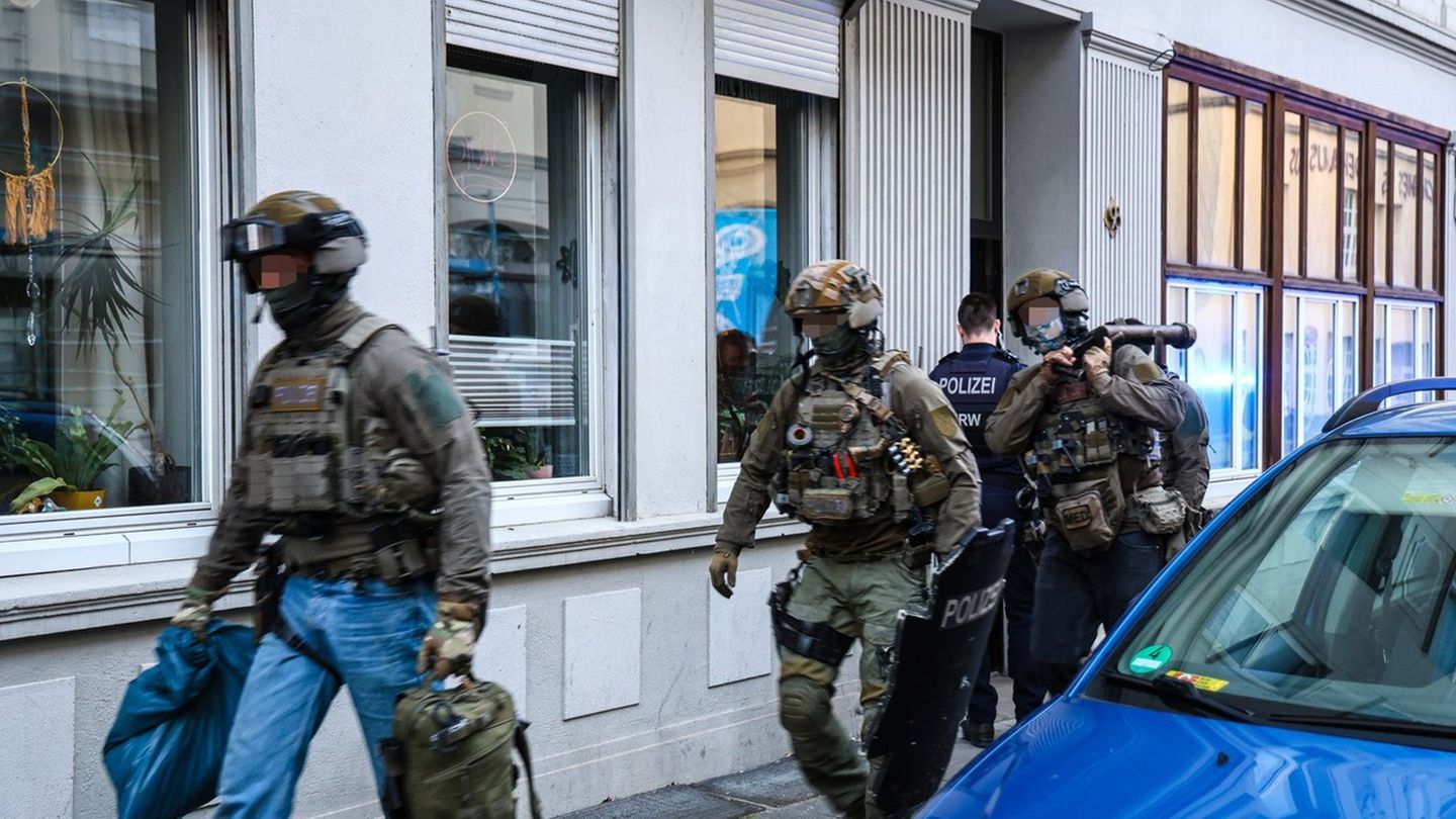 Die Ermittlungen der Polizei zu dem Streit laufen noch. Foto: Alex Talash/dpa