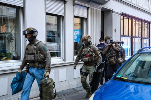Die Ermittlungen der Polizei zu dem Streit laufen noch. Foto: Alex Talash/dpa