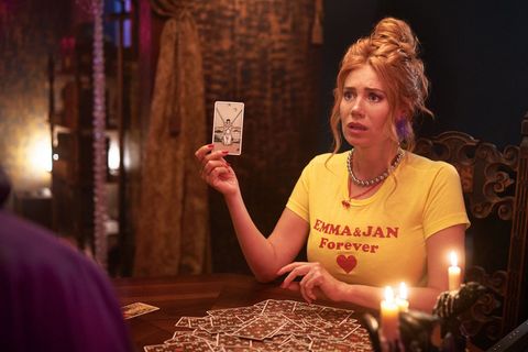 Ivy (Palina Rojinski) kann es nicht glauben: Nach einem Orakel kennt sie ihre große Liebe bereits.