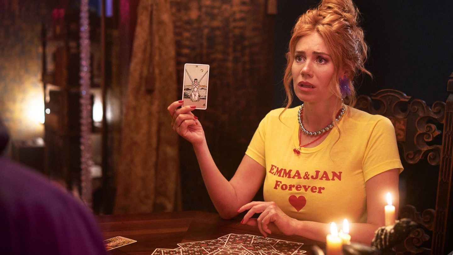 Ivy (Palina Rojinski) kann es nicht glauben: Nach einem Orakel kennt sie ihre große Liebe bereits.