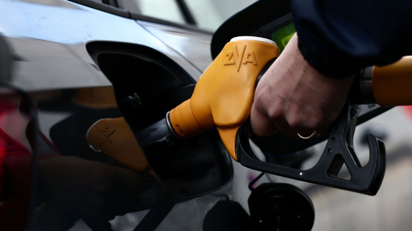 Kartellamtschef erwartet Entlastung durch Tankrabatt - Überprüfung im Nachhinein