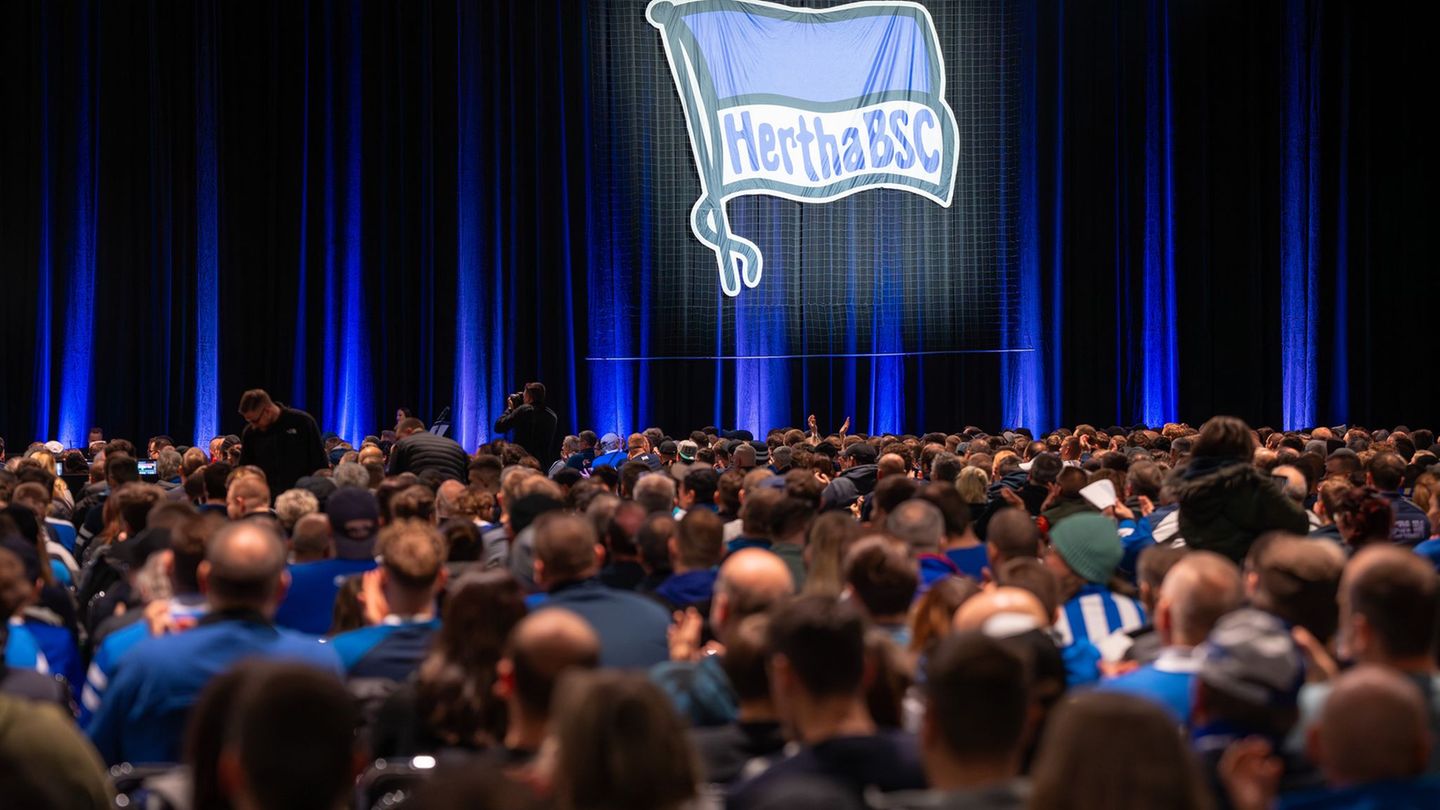 Fußball: Kaderumbau & Krawalle: Hertha-Themen mit Zündstoff-Potenzial