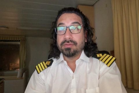 Ein Kapitän in der Straße von Hormus erzählt von seiner Situation.