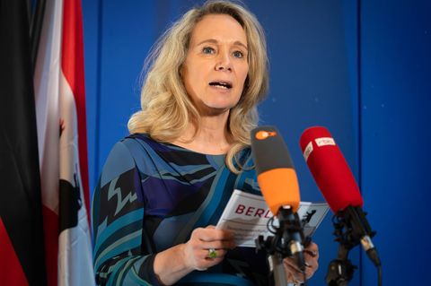 Berlins Kultursenatorin Sarah Wedl-Wilson (parteilos) zieht die Konsequenzen aus Kritik an ihrem Verhalten bei der Vergabe von F