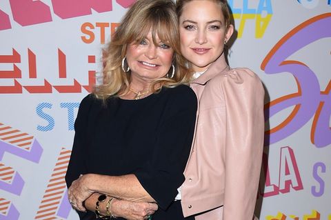 US-Schauspielerin Kate Hudson (r.) würde gerne mit ihrer Mutter Goldie Hawn drehen. (Archivbild) Foto: Jordan Strauss/Invision/A