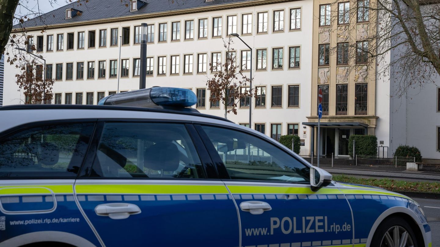 Drogendealer: Nach Razzia gegen Drogenhandel kommen sechs Männer in Haft