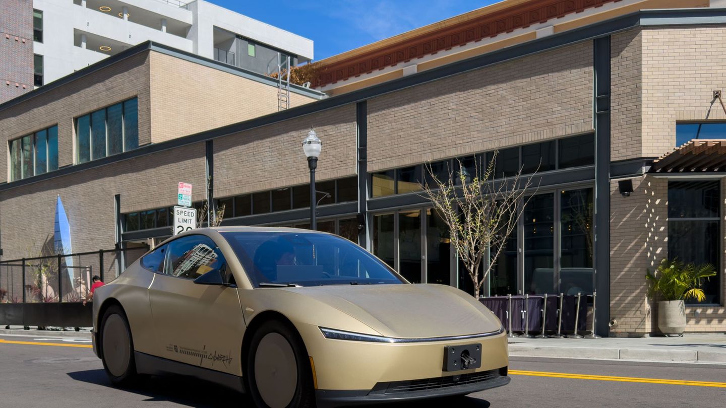 So sieht für Elon Musk die Zukunft von Tesla aus. (Archivbild) Foto: Andrej Sokolow/dpa