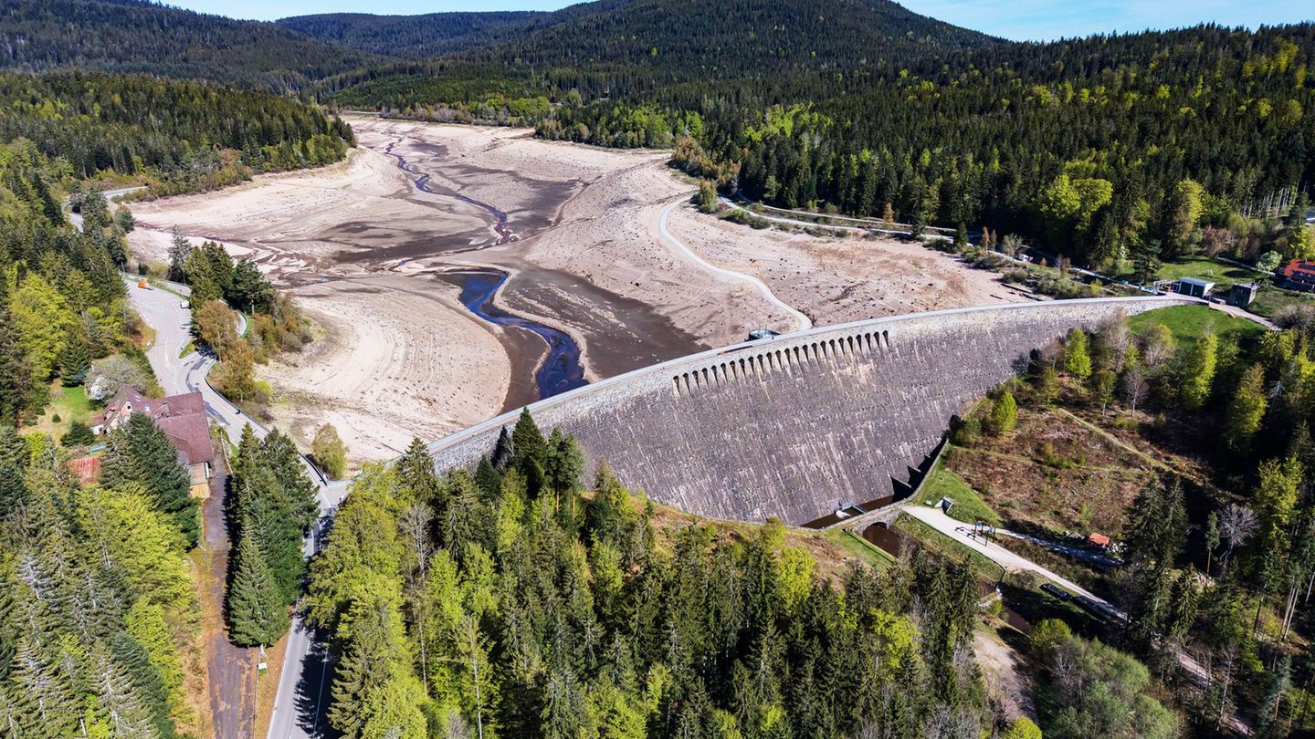 Hier passen 14 Millionen Kubikmeter Wasser rein - so viel wie in 5.600 Olympia-Schwimmbecken mit einer Bahnlänge von 50 Metern.