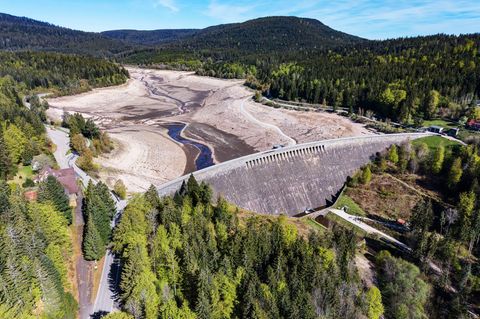 Hier passen 14 Millionen Kubikmeter Wasser rein - so viel wie in 5.600 Olympia-Schwimmbecken mit einer Bahnlänge von 50 Metern.