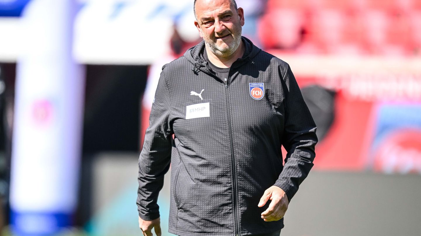 Für Heidenheim und Coach Frank Schmidt geht es um den Klassenerhalt. (Archivbild) Foto: Harry Langer/dpa