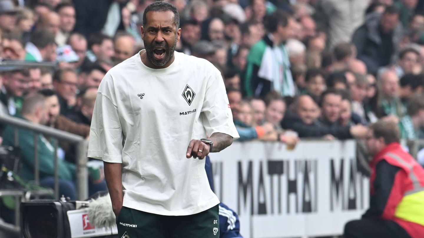 Nach dem Sieg im Nordderby will Werder-Trainer Daniel Thioune in Stuttgart jubeln. (Archivbild) Foto: Carmen Jaspersen/dpa