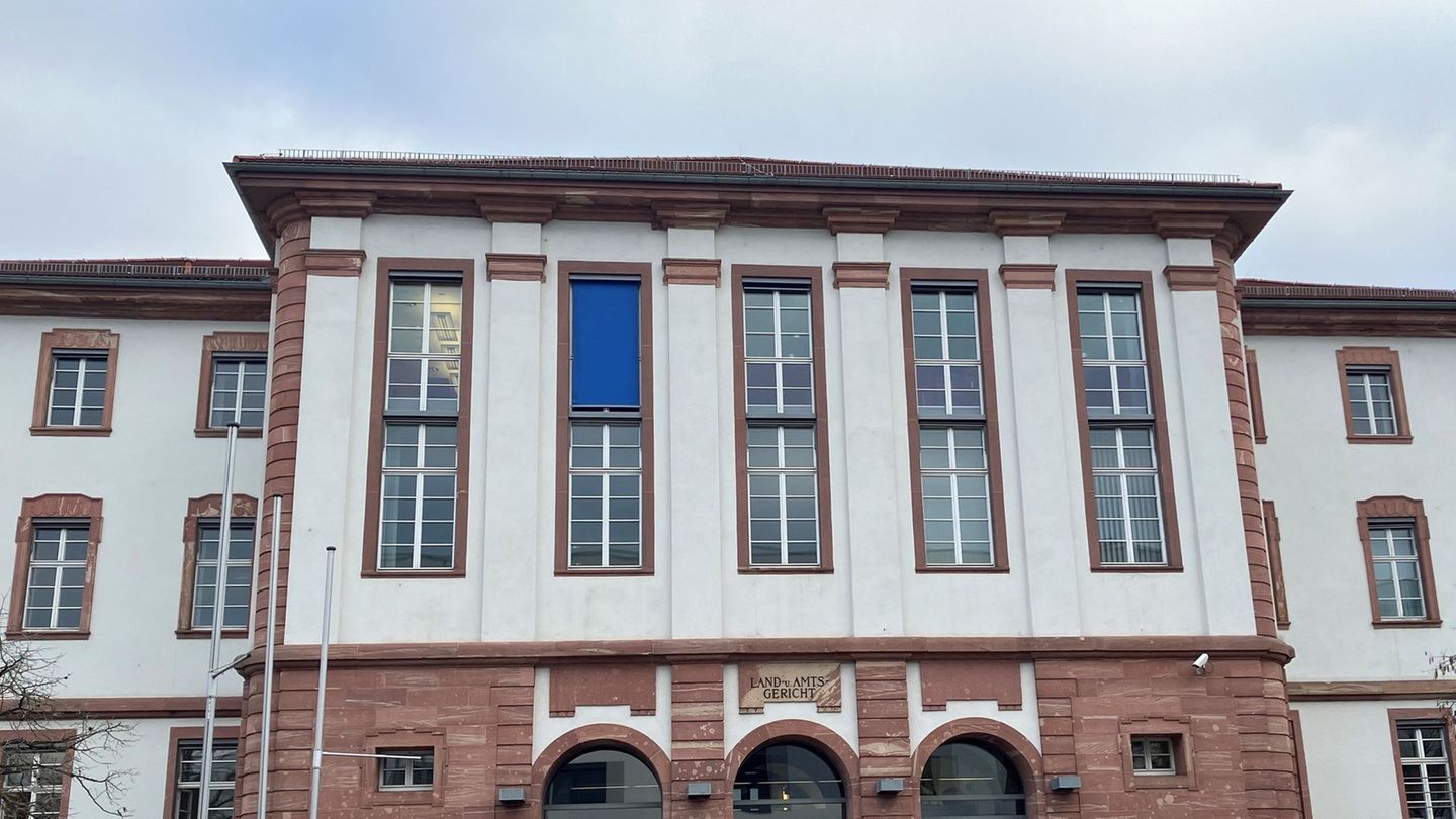 Was genau hat sich im März 2025 in einer Wohnung in Nidderau ereignet? Das Landgericht Hanau will das klären. (Symbolbild) Foto: