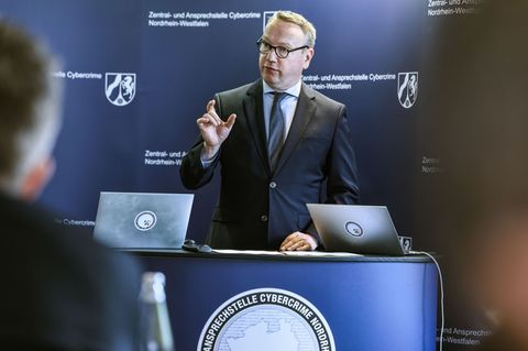 Inzwischen gebe es "eine vollständige Verlagerung krimineller Energie in die digitale Welt", sagte Limbach. Foto: Oliver Berg/dp